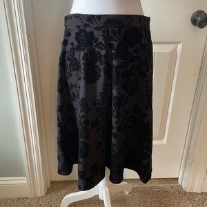 Liz Claiborne Black Velvet Floral A-line Skirt size 6 perfect for Holidays!